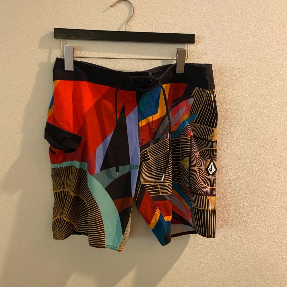 Volcom boardshorts size 31
